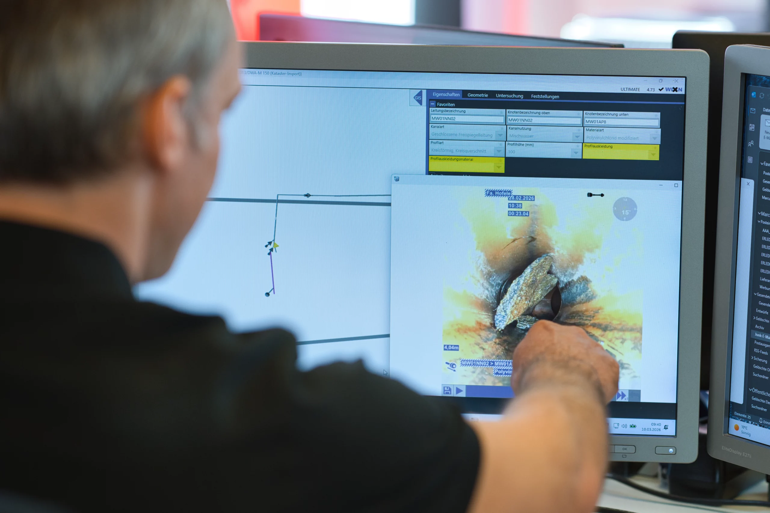 Kanalinspektion mit digitaler Auswertung auf mehreren Monitoren